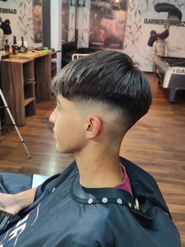 Fade lateral definido, barbería a domicilio