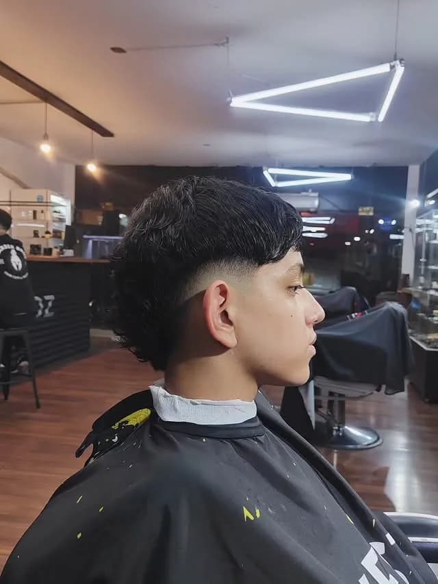 Perfilado y afeitado de barba con navaja